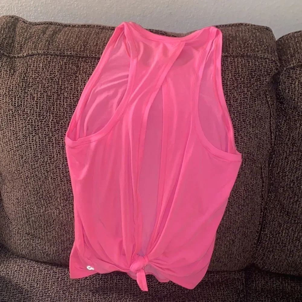 ✨ GapFit Breathe Open-Back Tank✨ - Picture 4 of 7